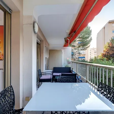 2 Pièces Au Calme Proche Martinez Avec Parking Privé *